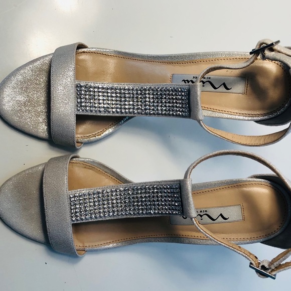 Cream/Silver Heels - Picture 2 of 6